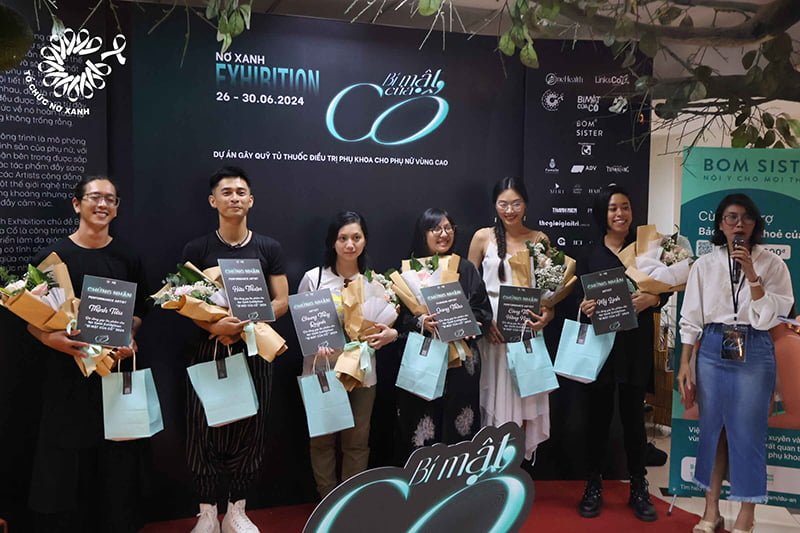 Nơ xanh Exhibition: “Bí mật của cổ” khai mạc thành công